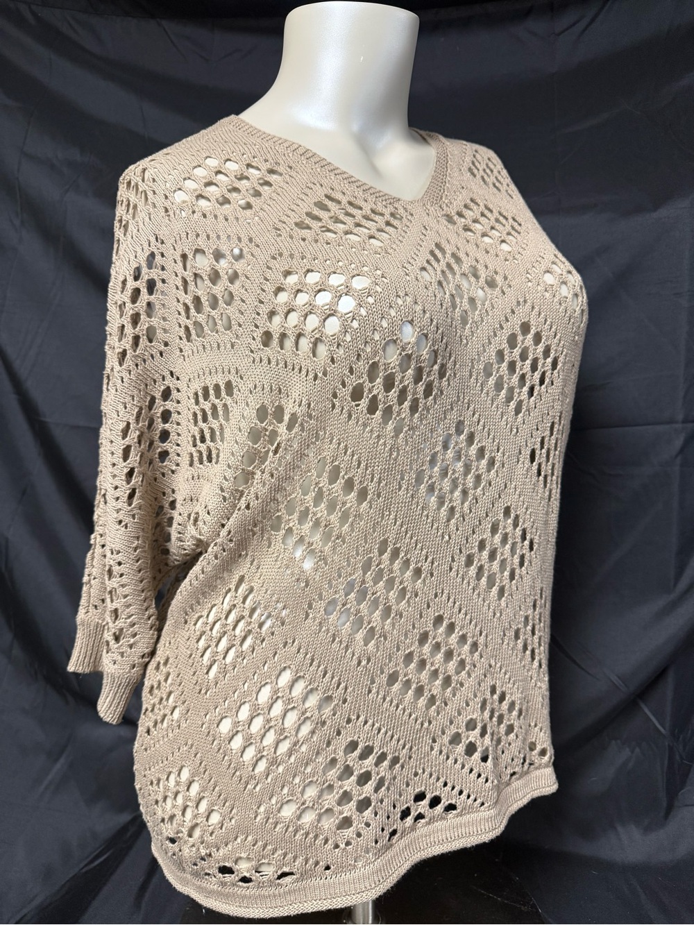 Women’s Open-Knit V-Neck Sweater - Beige
